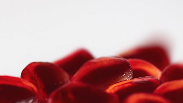 Pomegranate seeds, a source of polyphenols The role of urolithin A in immune ageing